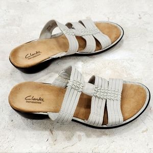 Clarks Bendables sandals women's size 7 Wide Beige cream Leather slip-on